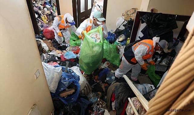 Kayseri Talas'ta bir evden 5 kamyon çöp çıkarıldı