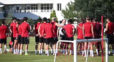 Lider Kayserispor namağlup ünvanını Bursaspor karşısında korumak istiyor