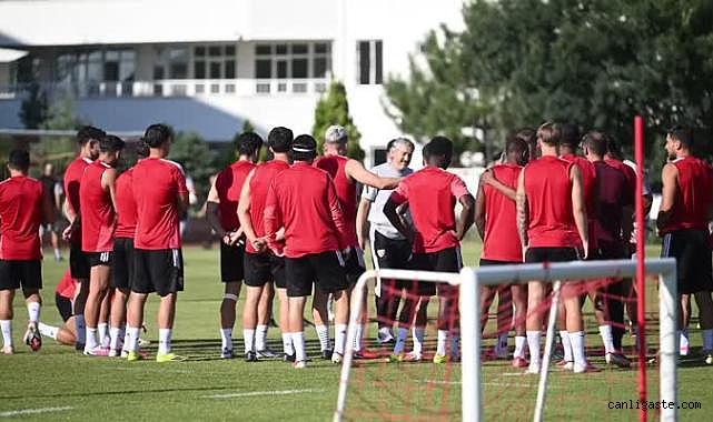 Lider Kayserispor namağlup ünvanını Bursaspor karşısında korumak istiyor