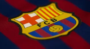 Liverpool, Barcelona'dan Ronald Araujo'yu kiralık olarak renklerine bağladı