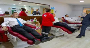 MHP Eskişehir İl Teşkilatı'ndan Türk Kızılay'a ziyaret ve kan bağışı
