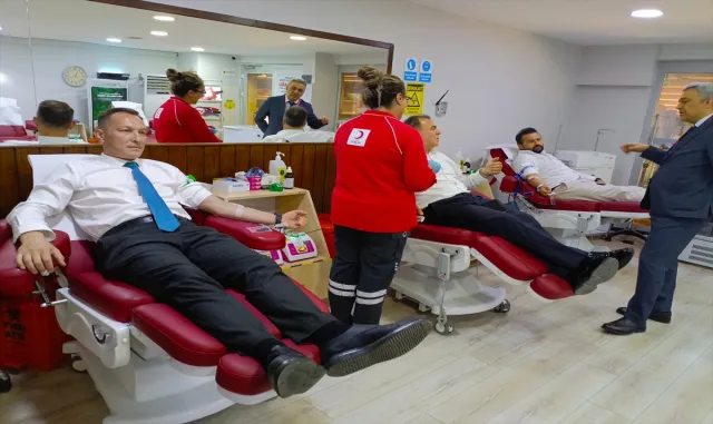 MHP Eskişehir İl Teşkilatı'ndan Türk Kızılay'a ziyaret ve kan bağışı