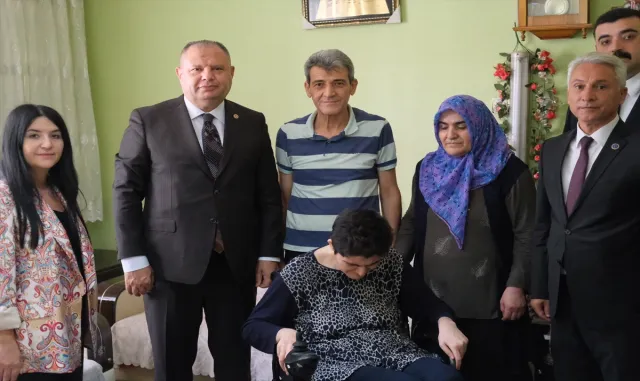 MHP Kırıkkale Milletvekili Öztürk'ten engelli vatandaşa akülü araç desteği