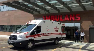 Nevşehir'de devrilen otomobildeki gelin ve damat hafif yaralandı