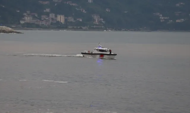 Rize'de denizde kaybolan çocuğu arama çalışmaları sürüyor