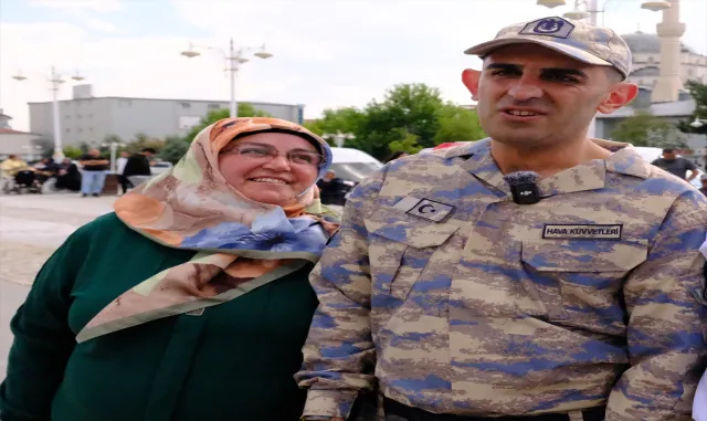 Sivas'ta asker olmak isteyen engelli genç için temsili asker eğlencesi düzenlendi