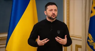 Zelenskiy, Rusya'daki 3 petrol rafinerisi ile bir konteyner gemisine saldırdıklarını belirtti