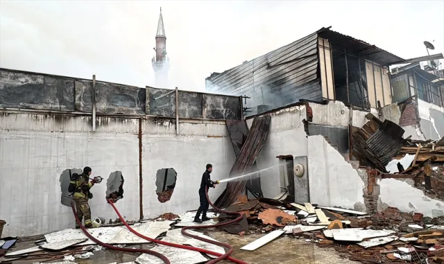 Altındağ'da metruk dükkanda çıkan yangın söndürüldü (GÜNCELLEME)