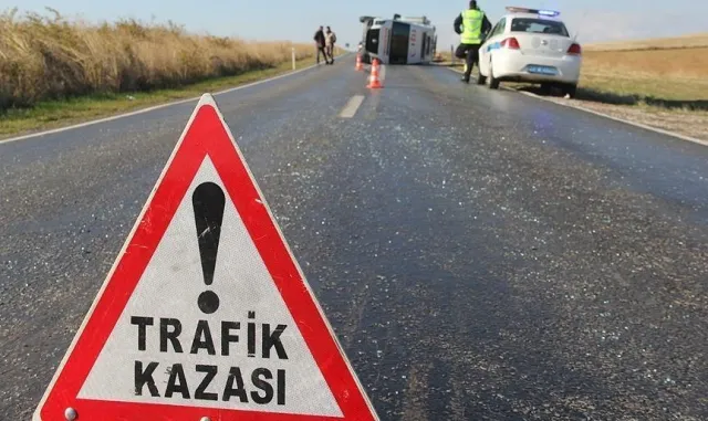 Antalya'da motosiklet ile otomobil çarpıştı, 1 kişi öldü, 1 kişi yaralandı