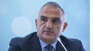 Bakan Ersoy, bestekar Şerif Muhiddin Targan'ı andı