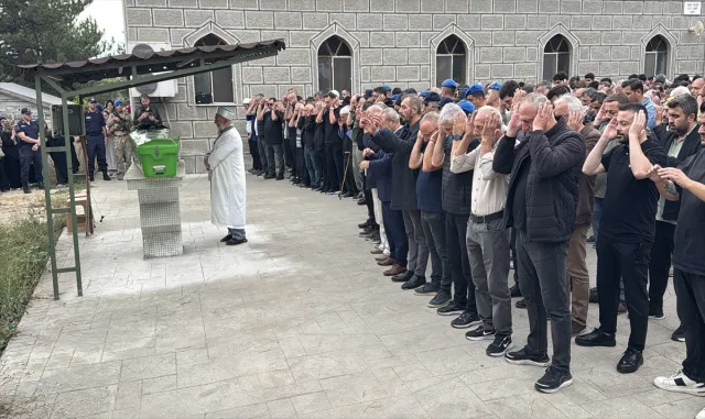 Bartın'da devrilen otomobilde yaralanan öğretmen hastanede öldü (GÜNCELLEME)