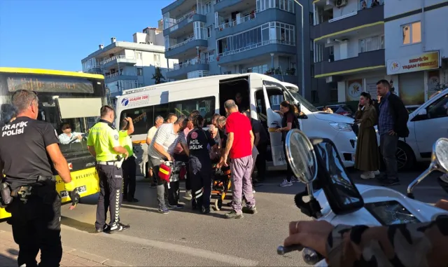Bursa'da direksiyon başında fenalaşıp otomobille çarpışan minibüsün sürücüsü hastanede öldü