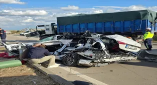 Bursa'da trafik kazasında hamile kadın ile 3 yaşındaki kızı hayatını kaybetti