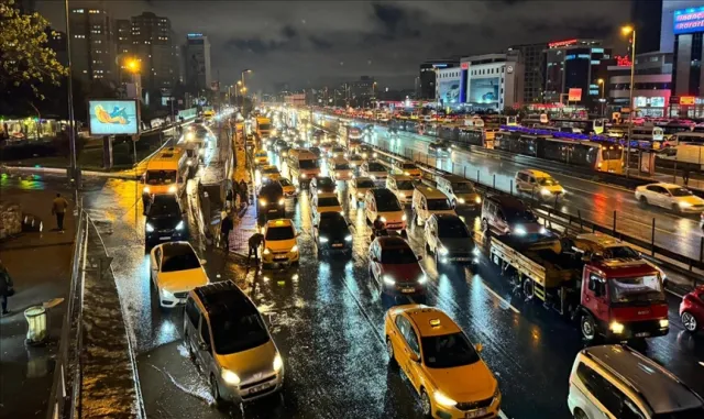 Çanakkale'de trafik kazası sonucu ölen gencin böbrekleri 2 hastaya nakledildi