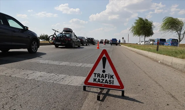 Düzce'de tır ile fındık işçilerini taşıyan tarım aracı çarpıştı