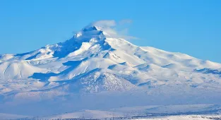 Erciyes'teki atletizm pistinin yapımı sürüyor 