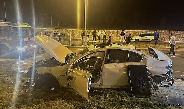 Erzurum’da kaldırıma çıkan otomobildeki 4 kişi yaralandı Erzurum’da kaldırıma çıkan otomobildeki 4 kişi yaralandı