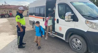 Eskişehir’de jandarma ekiplerince okul çevrelerinde denetim yapıldı