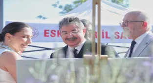 Eskişehir Valisi Yılmaz, Halk Sağlığı Haftası etkinliklerinde stantları gezdi