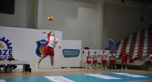 Gebze Belediye Başkan Yardımcısı Dursun Ali Arslan anısına düzenlenen voleybol turnuvası sürüyor
