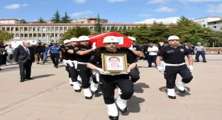 GÜNCELLEME 2 - Kırıkkale'de trafik kazasına müdahale eden polis, başka bir aracın çarpması sonucu şehit oldu