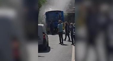 İETT otobüsünde çıkan yangın sürücünün müdahalesiyle söndürüldü