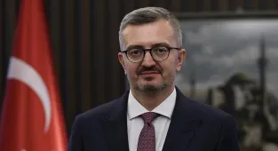İletişim Başkanı Duran, dünya gençler ralli şampiyonu Ali Türkkan'ı tebrik etti