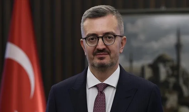 İletişim Başkanı Duran, dünya gençler ralli şampiyonu Ali Türkkan'ı tebrik etti