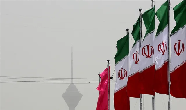 İran'ın ABD'nin baskıları kaldırması halinde Hürmüz'ü 7 gün içinde açacağını ABD'ye ilettiği öne sürüldü