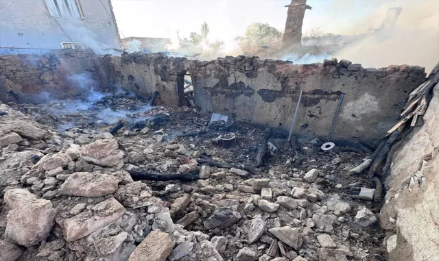 Niğde'de evin bahçesinde çıkan yangın söndürüldü