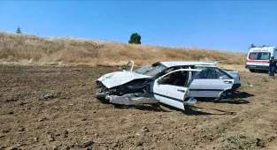 Kırıkkale’de tarlaya devrilen otomobildeki 2 kişi yaralandı