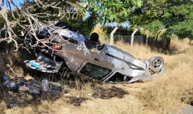 Konya'da devrilen otomobildeki 2 kardeş yaralandı