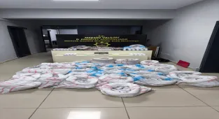 Mersin'de hastane otoparkındaki panelvanda 256 bin 900 sentetik ecza hapı bulundu