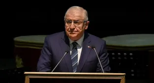 Milli Savunma Bakanı Güler, Türkiye'nin Mogadişu Büyükelçisi Alkan'ı kabul etti