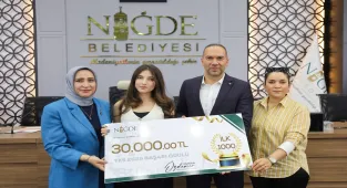 Niğde'de YKS'de dereceye giren 10 öğrenciye eğitim desteği verildi