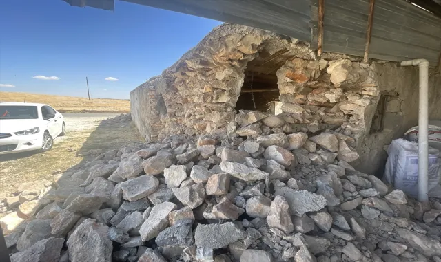 Şanlıurfa'daki depremde bazı ev ve ahırlarda hasar oluştu (GÜNCELLEME)