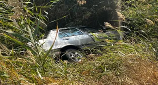 Sivas'ta şarampole devrilen otomobilin sürücüsü yaralandı 