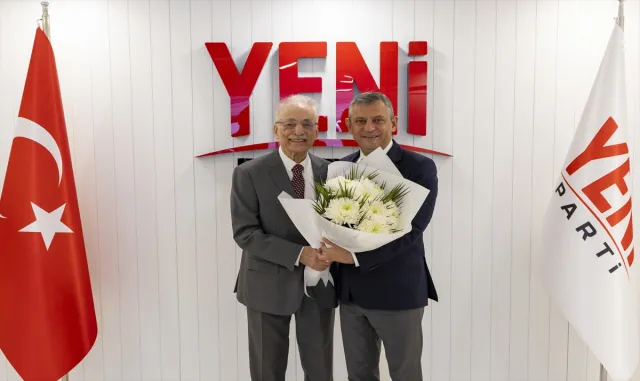 Yeni Parti Genel Başkanı Özel, Murat Karayalçın ile görüştü