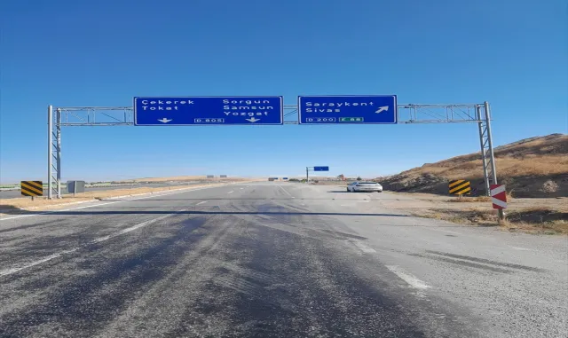 Yozgat'ta kara yollarındaki bilgi levhaları yenileniyor