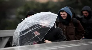 Yunanistan'da endüstriyel atıkları yağmur suyu drenaj hattına boşaltan 3 kişi gözaltına alındı