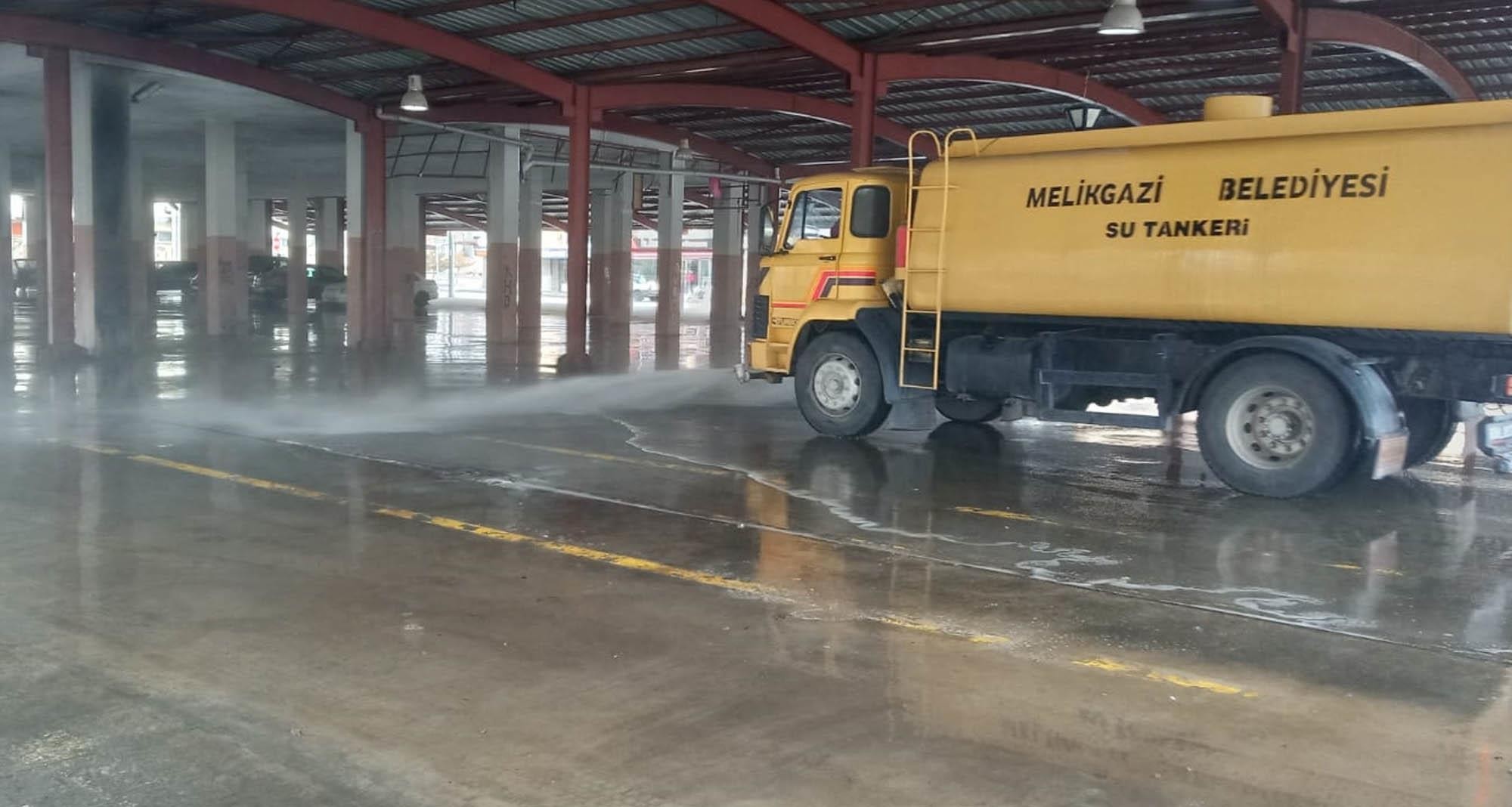 Semt pazar yerleri dezenfekte ediliyor Semt pazar yerleri dezenfekte ediliyor