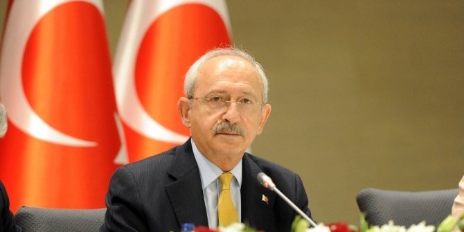 CHP lideri Kılıçdaroğlu, 1 Mayıs dolayısıyla işçilerle video konferansla görüştü. CHP lideri Kılıçdaroğlu, 1 Mayıs dolayısıyla işçilerle video konferansla görüştü.