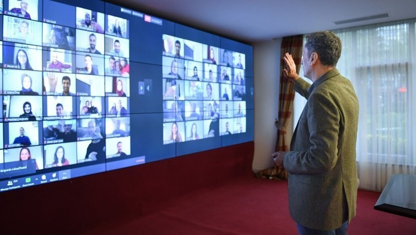 MEB Bakanı Ziya Selçuk’a doğum günü sürprizi MEB Bakanı Ziya Selçuk’a doğum günü sürprizi