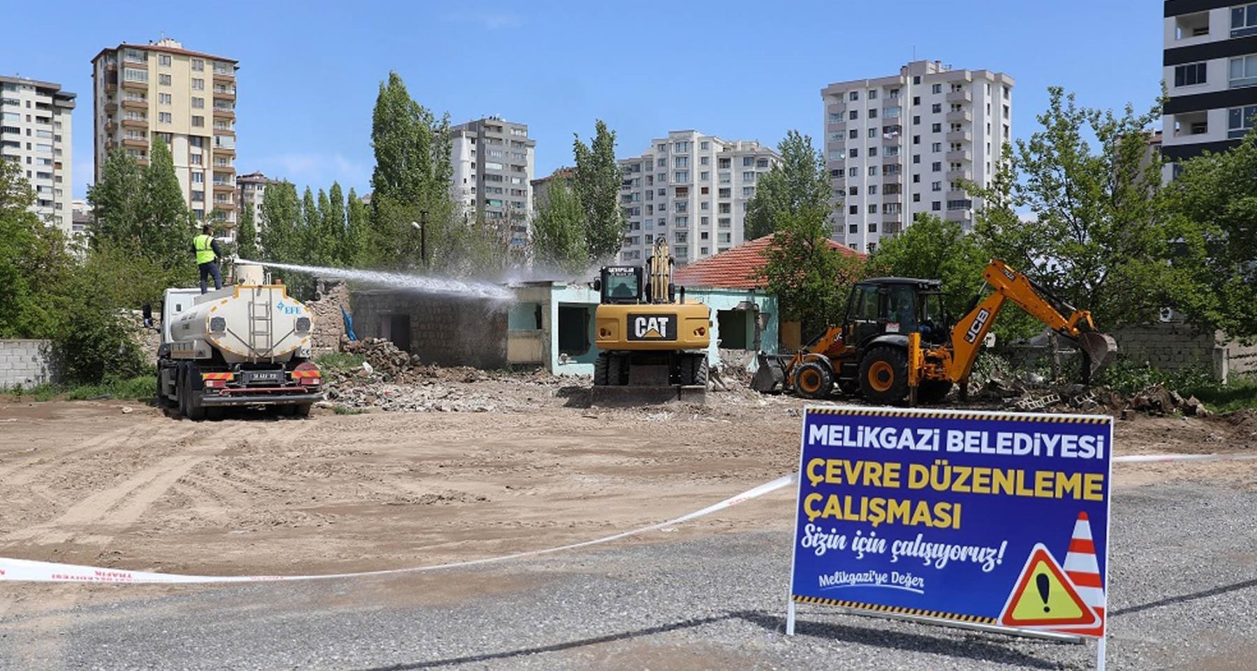 Yıldırım Beyazıt Mahallesinde gecekondular yıkıldı yerine okul yapılacak Yıldırım Beyazıt Mahallesinde gecekondular yıkıldı yerine okul yapılacak
