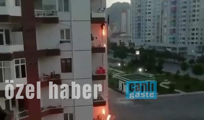 Yer: Altınoluk, Balkonda mangal yakmak isterken binayı yakıyordu! Yer: Altınoluk, Balkonda mangal yakmak isterken binayı yakıyordu!