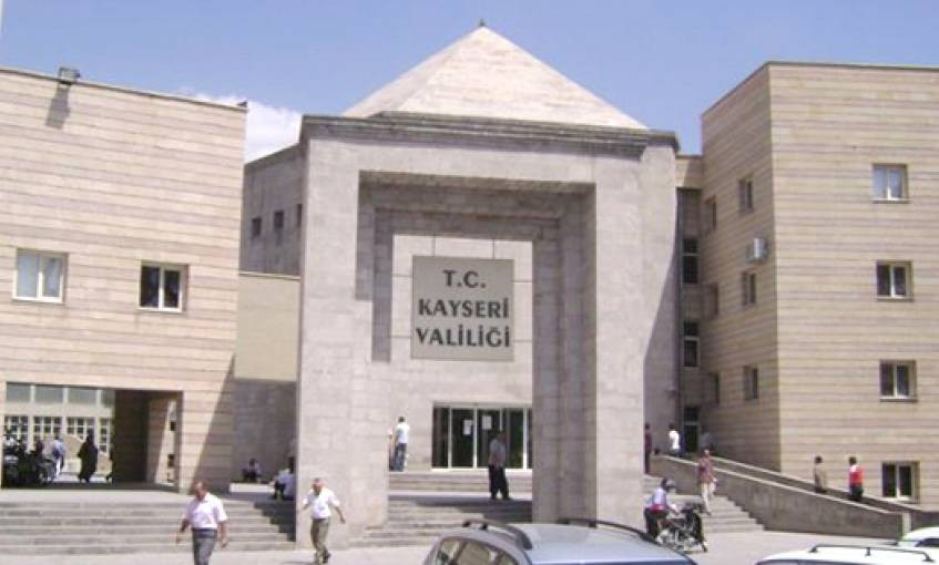 Kayseri Valiliği açıkladı: Berber ve kuaförler 23’e kadar kadar açık kalacak Kayseri Valiliği açıkladı: Berber ve kuaförler 23’e kadar kadar açık kalacak