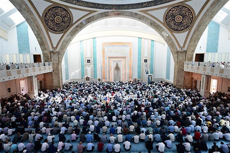 Bayram Namazı Camilerde Kılınabilecek mi? Diyanetten Bayram Namazı Açıklaması ! Bayram Namazı Camilerde Kılınabilecek mi? Diyanetten Bayram Namazı Açıklaması !