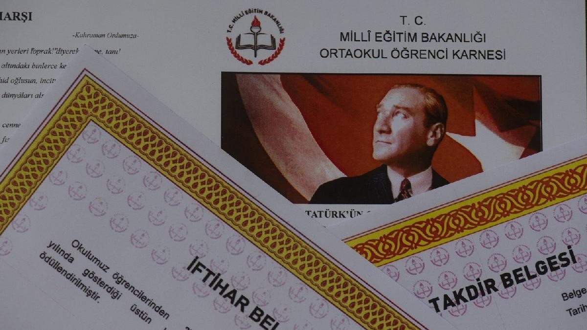 MEB: Karne günü! Milli Eğitim Bakanlığı: Karneler e-okul üzerinden erişime açıldı MEB: Karne günü! Milli Eğitim Bakanlığı: Karneler e-okul üzerinden erişime açıldı