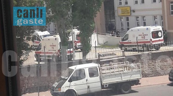 Kayseri’de YKS Sınavı sırasında okullara gelen ambulanslar endişelendirdi! Kayseri’de YKS Sınavı sırasında okullara gelen ambulanslar endişelendirdi!