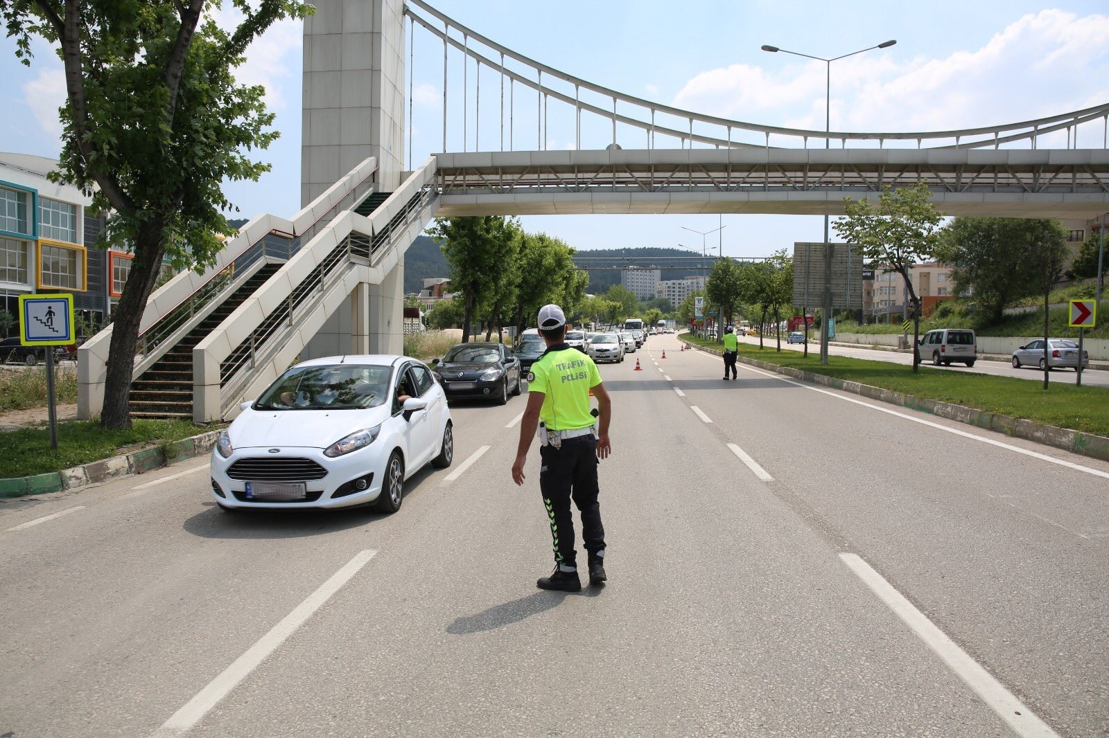 EGM: 24-25 Haziran’da trafik kural ihlali yapan 22 Bin 217 sürücüye cezai işlem uygulandı EGM: 24-25 Haziran’da trafik kural ihlali yapan 22 Bin 217 sürücüye cezai işlem uygulandı